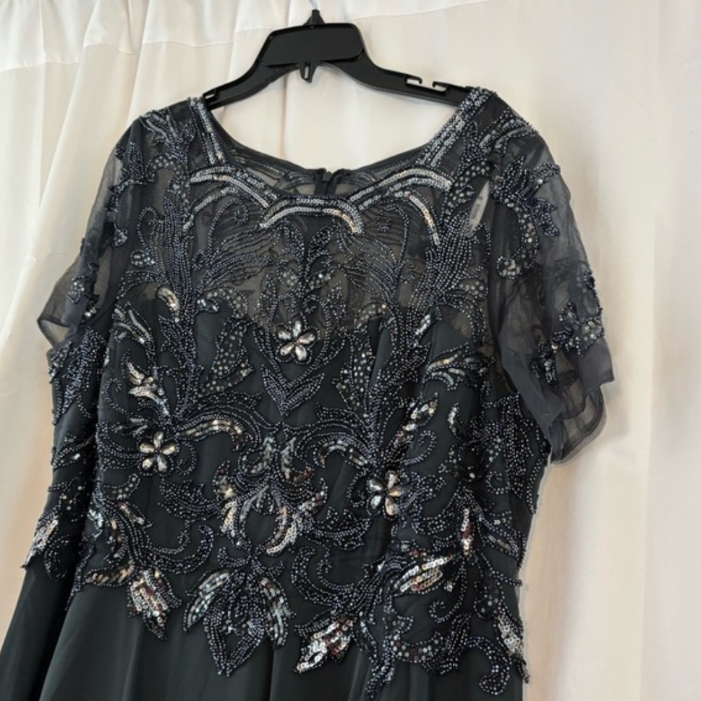 XSCAPE Women's Charcoal Beaded Chiffon Short Sleeve Formal Gown NWT - Picture 11 of 17